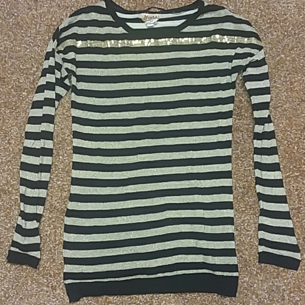 Juniors pullover sweater